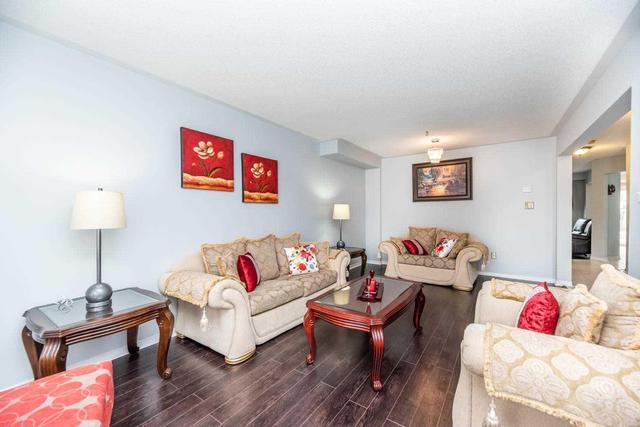 8 Tufton Cres, House detached with 3 bedrooms, 3 bathrooms and 3 parking in Brampton ON | Image 6