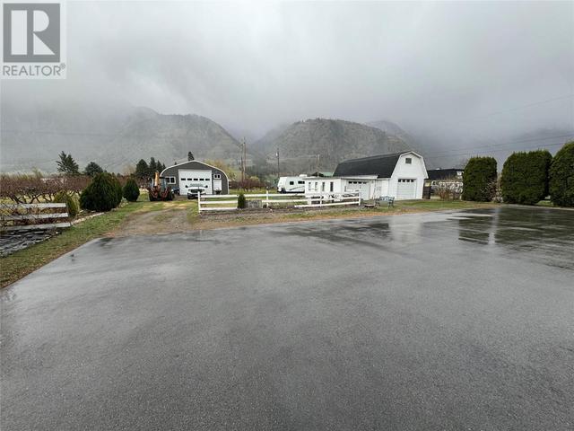3027 Hwy 3 Highway, House detached with 2 bedrooms, 1 bathrooms and 3 parking in Okanagan Similkameen G BC | Image 8