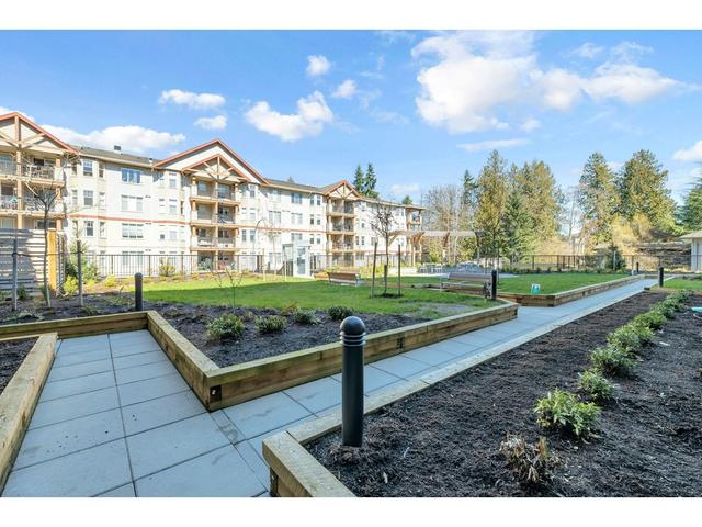 104 - 19825 54 Avenue, Condo with 3 bedrooms, 2 bathrooms and 1 parking in Langley BC | Image 23