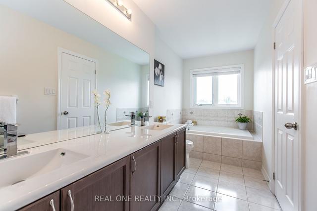 241 South Unionville Ave, House attached with 3 bedrooms, 3 bathrooms and 3 parking in Markham ON | Image 5