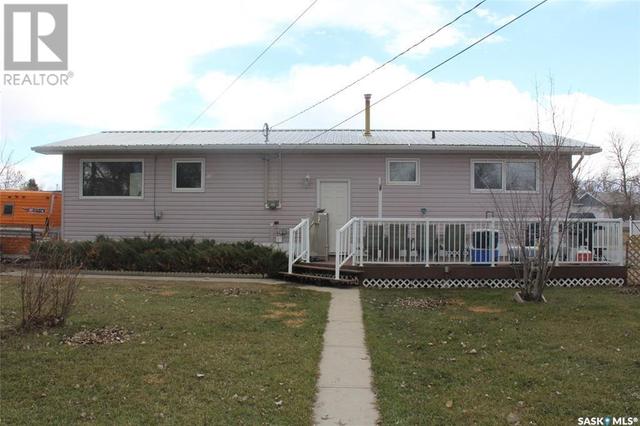 209 3rd Avenue E, House detached with 3 bedrooms, 2 bathrooms and null parking in Lampman SK | Image 25