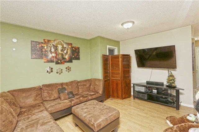 26 Goldenlight Circ, Townhouse with 3 bedrooms, 3 bathrooms and 2 parking in Brampton ON | Image 4