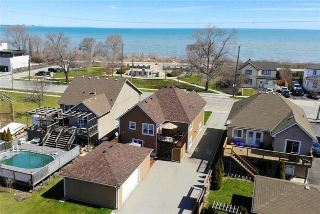 1060 Beach Boulevard, House detached with 4 bedrooms, 2 bathrooms and 9 parking in Hamilton ON | Image 1