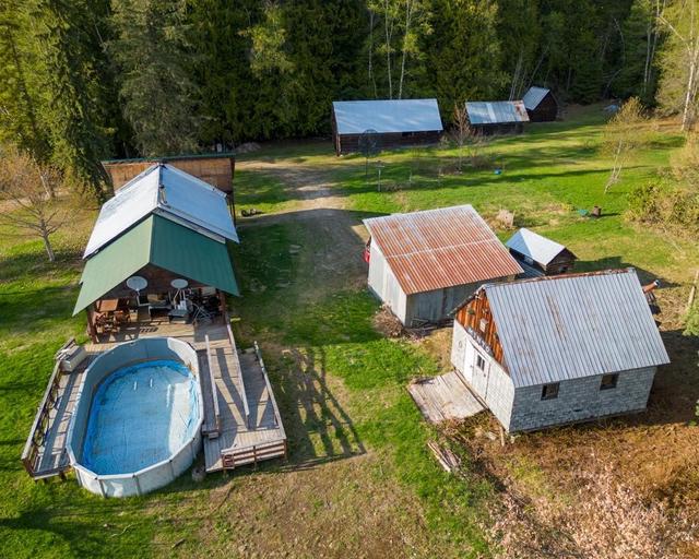 589 Sagacious Road, House detached with 2 bedrooms, 1 bathrooms and null parking in Columbia Shuswap B BC | Image 43