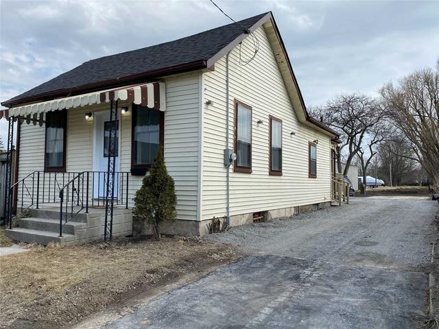 223 Bloor St E, House detached with 4 bedrooms, 2 bathrooms and 3 parking in Oshawa ON | Card Image