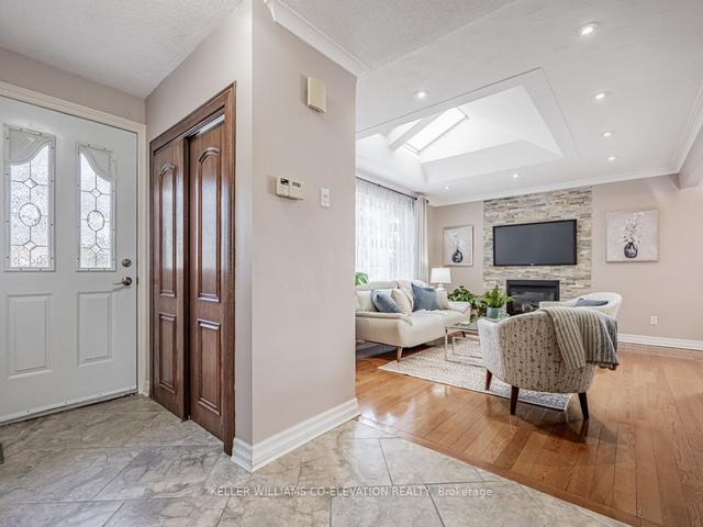 18 Barwell Cres, House detached with 3 bedrooms, 2 bathrooms and 5 parking in Toronto ON | Image 12