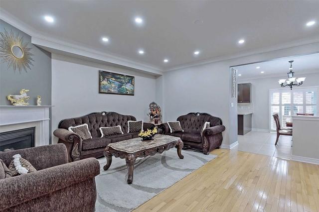 92 Laval St, House attached with 3 bedrooms, 4 bathrooms and 4 parking in Vaughan ON | Image 37