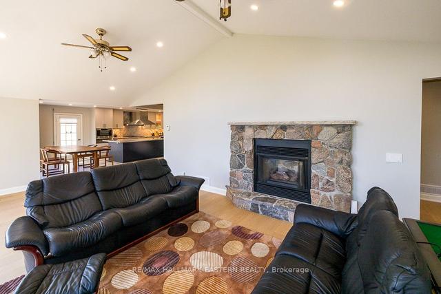 15 Oakridge Dr, House detached with 2 bedrooms, 3 bathrooms and 11 parking in North Kawartha ON | Image 32