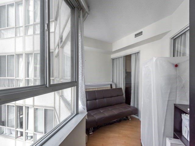 1102 - 717 Bay St, Condo with 2 bedrooms, 2 bathrooms and null parking in Toronto ON | Image 16