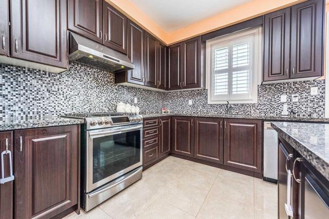 39 Saint Dennis Rd, House attached with 4 bedrooms, 3 bathrooms and 4 parking in Brampton ON | Image 33
