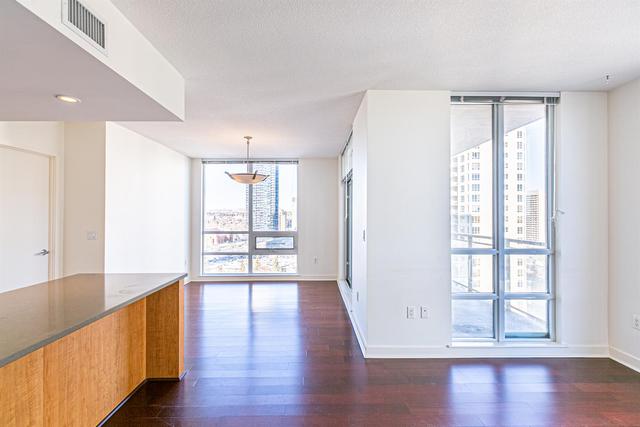 1304 - 1118 12 Avenue Sw, Condo with 2 bedrooms, 2 bathrooms and 1 parking in Calgary AB | Image 4