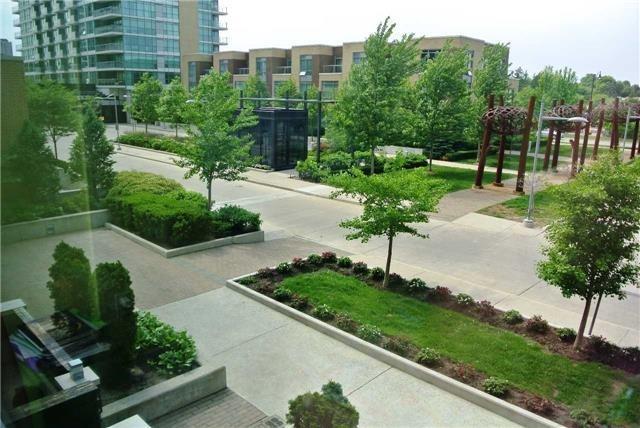 Th03 - 29 Singer Crt, Townhouse with 2 bedrooms, 3 bathrooms and 2 parking in Toronto ON | Image 3