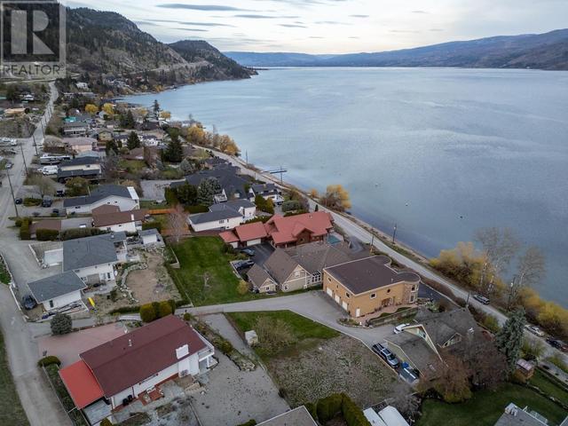 3860 Beach Avenue, House detached with 6 bedrooms, 2 bathrooms and 10 parking in Peachland BC | Image 7