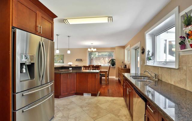 1191 Holton Heights Dr, House detached with 4 bedrooms, 4 bathrooms and 8 parking in Oakville ON | Image 2