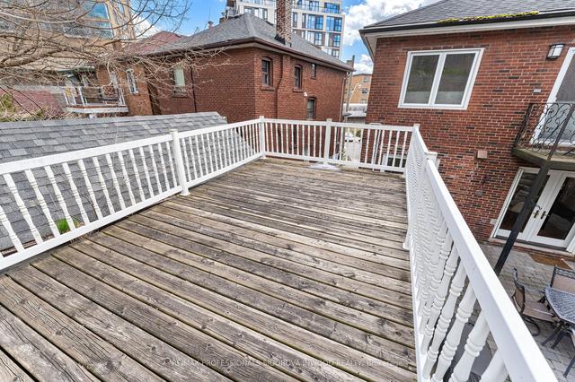 27 Parkview Gdns, House detached with 3 bedrooms, 3 bathrooms and 2 parking in Toronto ON | Image 21