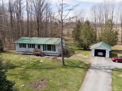 3888 Macdonald Road, House detached with 2 bedrooms, 2 bathrooms and 10 parking in South Glengarry ON | Card Image