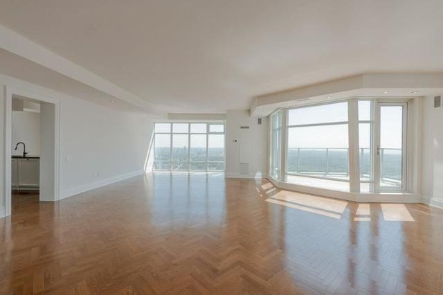 4701 - 2191 Yonge St, Condo with 2 bedrooms, 3 bathrooms and 2 parking in Toronto ON | Image 35