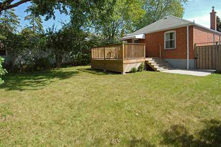 32 Florens Ave, House detached with 2 bedrooms, 2 bathrooms and 3 parking in Toronto ON | Image 9