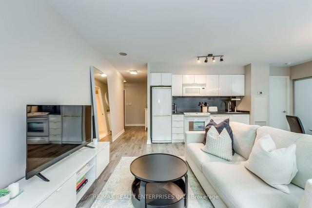 232 - 15 Iceboat Terr, Condo with 2 bedrooms, 2 bathrooms and 0 parking in Toronto ON | Image 38