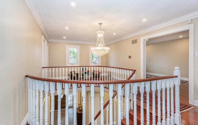 2118 Kempton Park Dr, House detached with 4 bedrooms, 5 bathrooms and 5 parking in Mississauga ON | Image 8