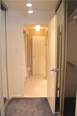 1002 - 110 Bloor St W, Condo with 1 bedrooms, 1 bathrooms and 1 parking in Toronto ON | Image 10