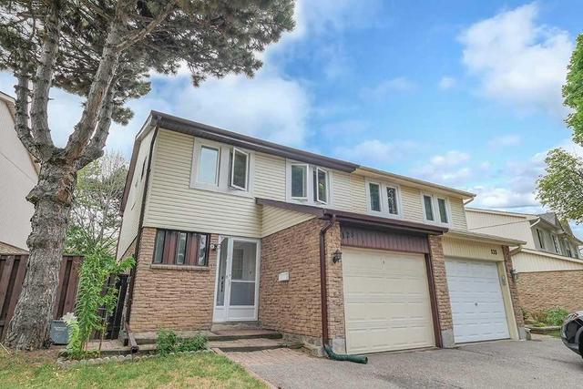 125 Alexmuir Blvd, House semidetached with 3 bedrooms, 2 bathrooms and 2 parking in Toronto ON | Image 1