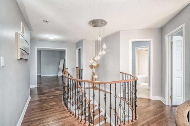 824 Stargazer Dr, House detached with 4 bedrooms, 6 bathrooms and 6 parking in Mississauga ON | Image 19