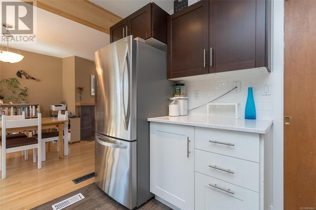 1865 Elmhurst Pl, House detached with 5 bedrooms, 2 bathrooms and 1 parking in Saanich BC | Image 13
