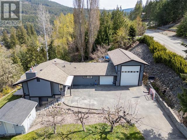 2617 Mountview Drive, House detached with 4 bedrooms, 2 bathrooms and null parking in Columbia Shuswap C BC | Image 4