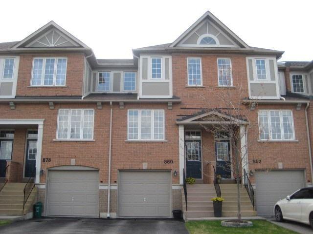 880 Scollard Crt, Townhouse with 2 bedrooms, 2 bathrooms and 3 parking in Mississauga ON | Image 1