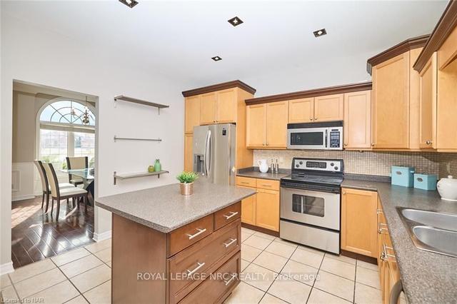 28 Fosh Crt, House detached with 3 bedrooms, 4 bathrooms and 4 parking in St. Catharines ON | Image 5