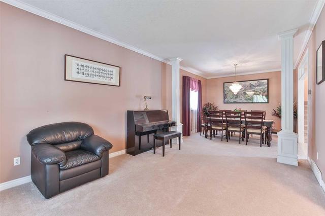 990 Country Club Cres, House detached with 3 bedrooms, 2 bathrooms and 4 parking in London ON | Image 4