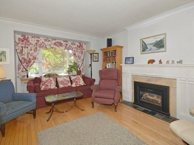 134 Joicey Blvd, House detached with 2 bedrooms, 2 bathrooms and 2 parking in Toronto ON | Image 4