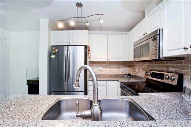 B29 - 108 Finch Ave W, Townhouse with 2 bedrooms, 2 bathrooms and 1 parking in Toronto ON | Image 9