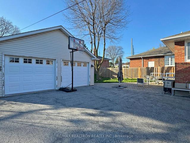 130 Broadlands Blvd, House detached with 3 bedrooms, 2 bathrooms and 8 parking in Toronto ON | Image 35