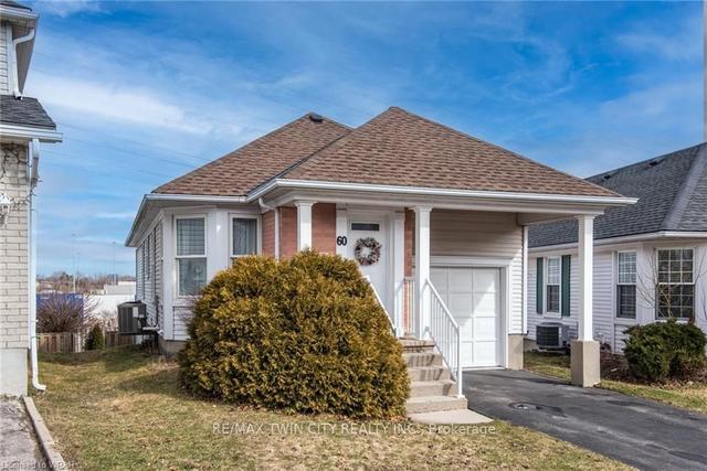 60 Milfoil Cres, House detached with 2 bedrooms, 2 bathrooms and 3 parking in Kitchener ON | Image 1