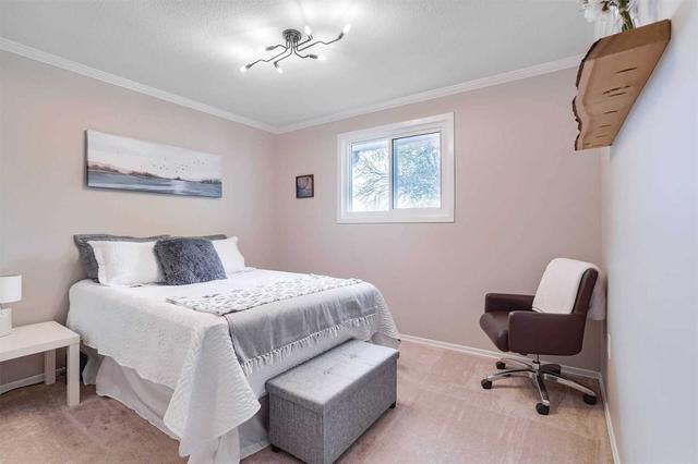 23 Questor Crt, House detached with 3 bedrooms, 2 bathrooms and 3 parking in Hamilton ON | Image 9