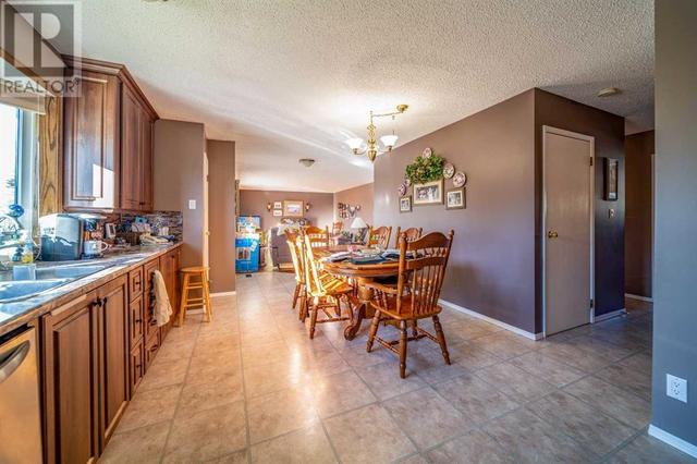 4436 54 Avenue, House detached with 5 bedrooms, 2 bathrooms and 3 parking in Provost AB | Image 5