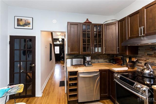 57 Elm Street, Townhouse with 3 bedrooms, 2 bathrooms and 1 parking in Ottawa ON | Image 9
