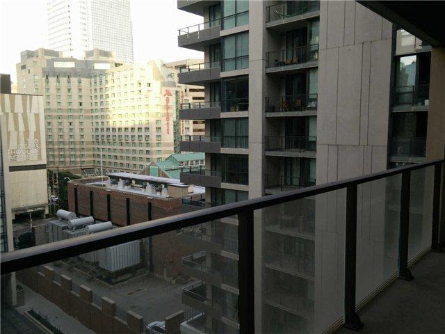 1050 - 111 Elizabeth St, Condo with 2 bedrooms, 2 bathrooms and 1 parking in Toronto ON | Image 6
