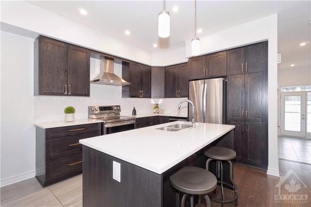 805 Atrium Ridge, Townhouse with 3 bedrooms, 3 bathrooms and 2 parking in Ottawa ON | Image 11