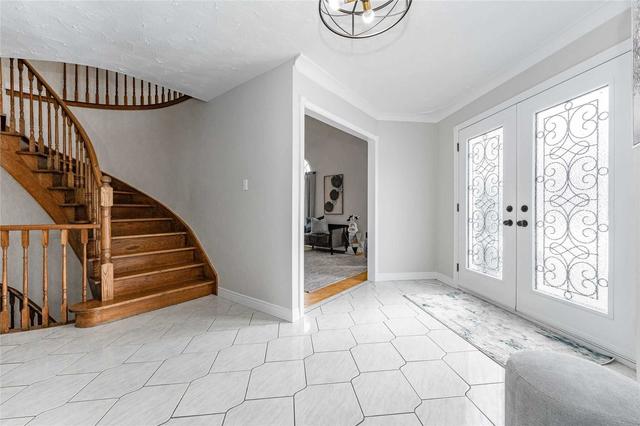 11 Beasley Cres, House detached with 4 bedrooms, 3 bathrooms and 4 parking in Cambridge ON | Image 2