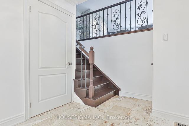 24 Millbank Crt, House detached with 4 bedrooms, 4 bathrooms and 4 parking in Vaughan ON | Image 8