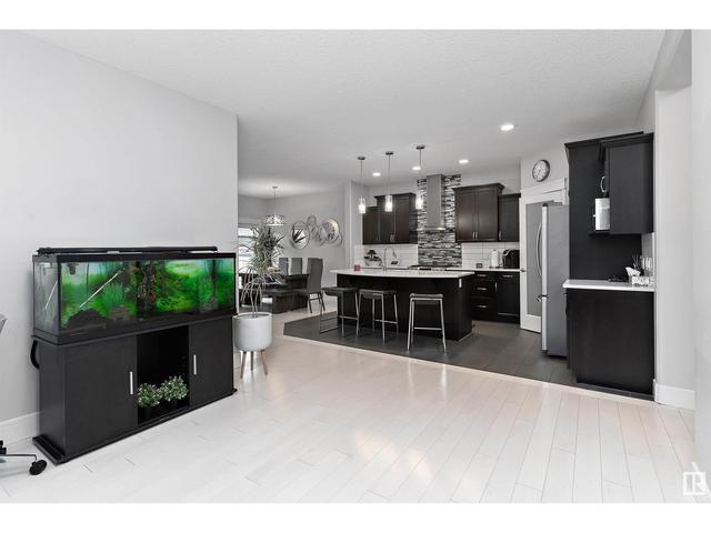 4390 Crabapple Cr Sw, House detached with 5 bedrooms, 3 bathrooms and null parking in Edmonton AB | Image 3