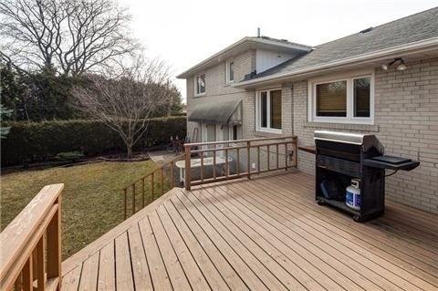 10 Oscar Crt, House detached with 3 bedrooms, 1 bathrooms and 4 parking in Toronto ON | Image 7