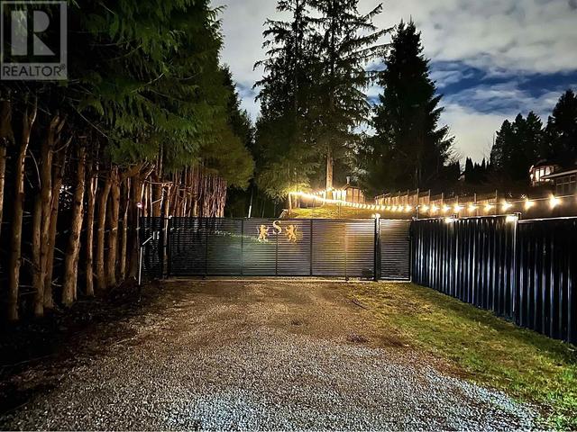 22178 124 Avenue, House detached with 7 bedrooms, 5 bathrooms and 2 parking in Maple Ridge BC | Image 2