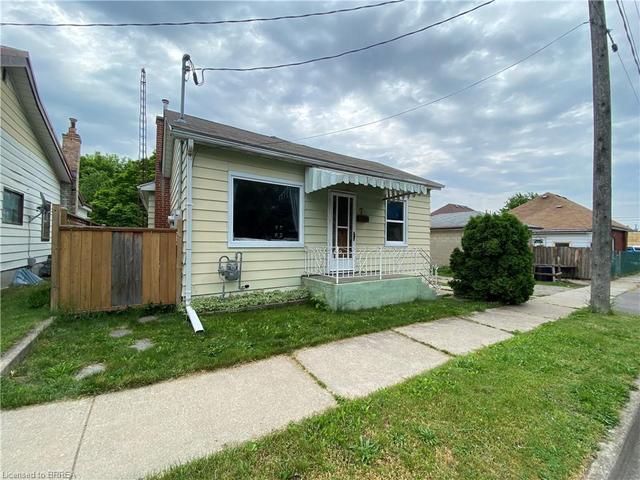 7 Main Street, House detached with 3 bedrooms, 1 bathrooms and null parking in Brantford ON | Image 1