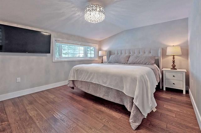 30 Highbrook Dr, House detached with 3 bedrooms, 2 bathrooms and 3 parking in Toronto ON | Image 7