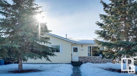 5426 49 Av, House detached with 5 bedrooms, 2 bathrooms and 2 parking in Andrew AB | Card Image