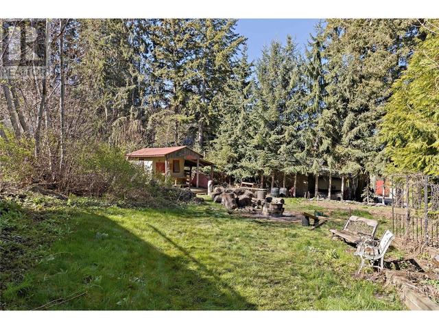 2213 Lakeview Drive, House detached with 2 bedrooms, 2 bathrooms and 2 parking in Columbia Shuswap C BC | Image 32